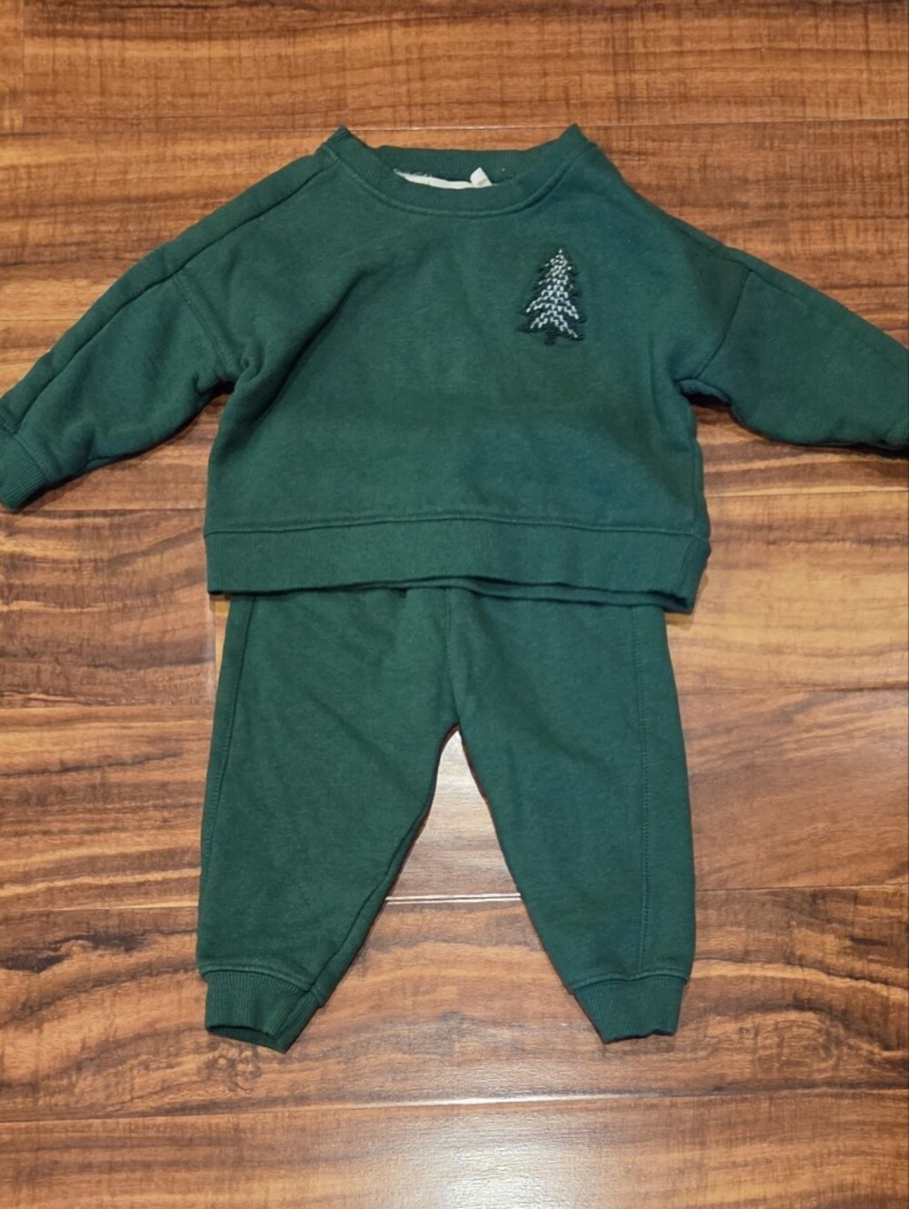 Monica + Andy EUC 12-18 Months Green Tree Sweatshirt and Pants Set